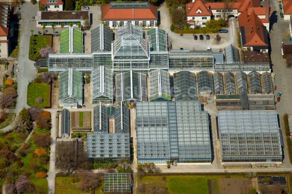 München aus der Vogelperspektive: Gewächshausreihen im Botanischen Garten in München im Bundesland Bayern, Deutschland