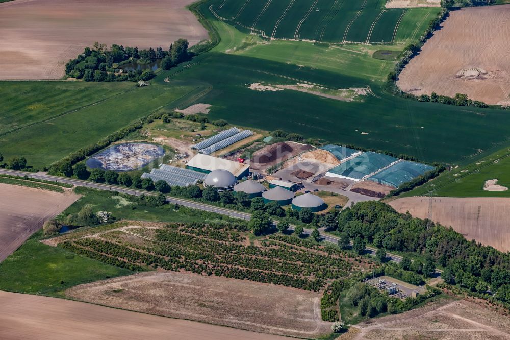 Luftaufnahme Göhl - Gewächshausreihen Lagerflächen und Biogas -Anlage in Göhl im Bundesland Schleswig-Holstein, Deutschland