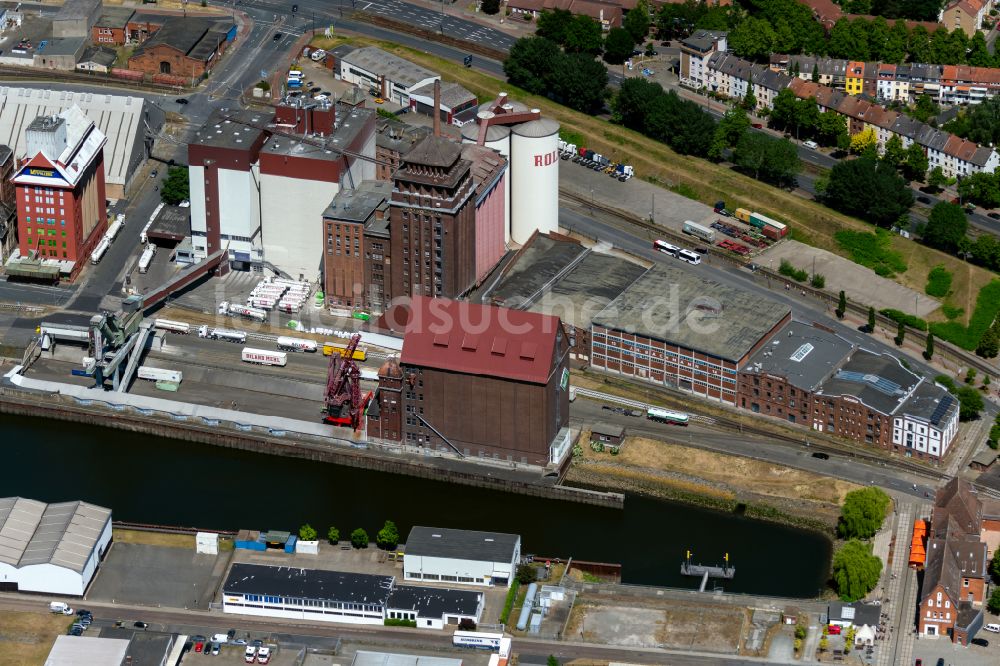 Bremen aus der Vogelperspektive: Gewerbe - und Produktionsgebäude der ROLAND MILLS UNITED GmbH & Co. KG in Bremen, Deutschland