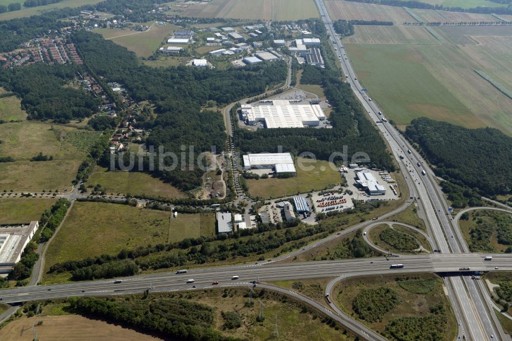 Luftbild Ludwigsfelde - Gewerbegebiet und Autobahnkreuz Anschlussstelle Ludwigsfelde-Ost in Ludwigsfelde im Bundesland Brandenburg