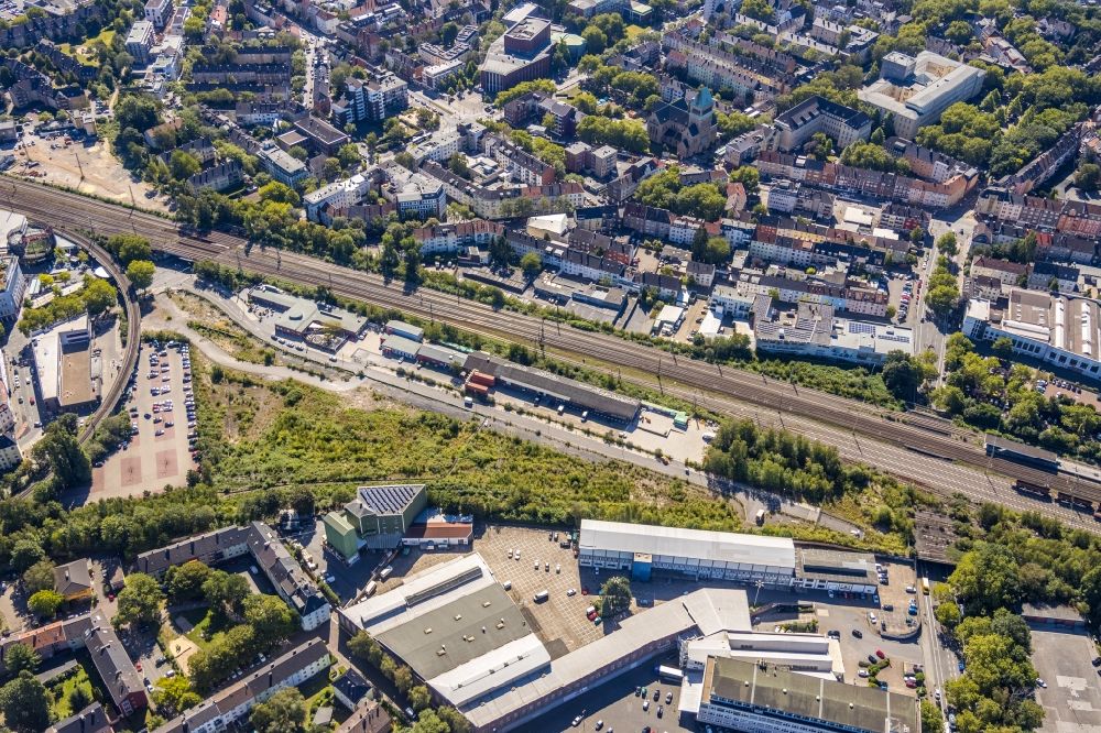 Luftaufnahme Bochum - Gewerbegebiet mit Blick auf das Kulturzentrum Rotunde Bochum am Konrad-Adenauer-Platz im Ortsteil Innenstadt in Bochum im Bundesland Nordrhein-Westfalen, Deutschland