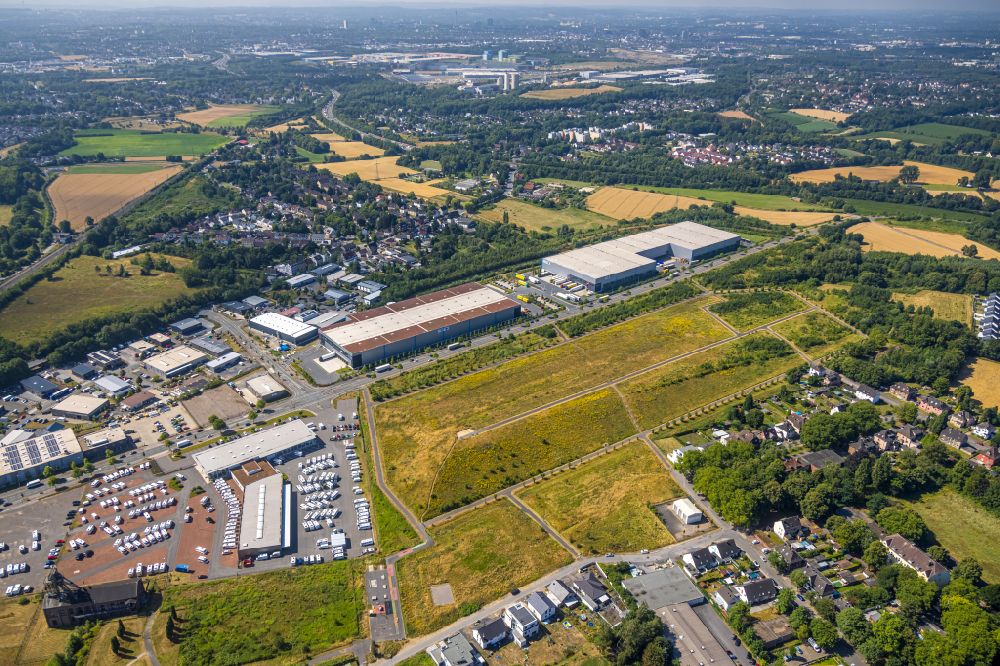 Dortmund von oben - Gewerbegebiet an der ehemaligen Halde Derne in Dortmund im Bundesland Nordrhein-Westfalen, Deutschland