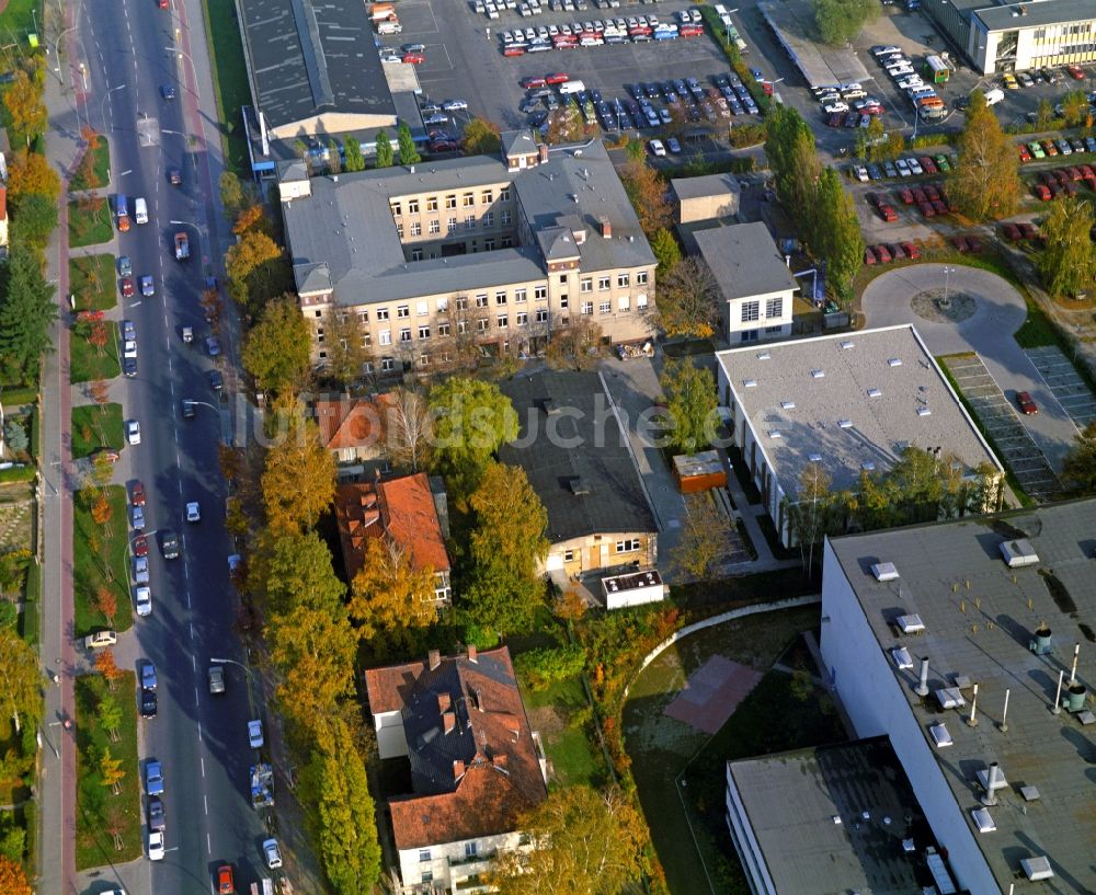 Luftaufnahme Berlin - Gewerbegebiet entlang der Goerzallee im Ortsteil Lichterfelde in Berlin, Deutschland