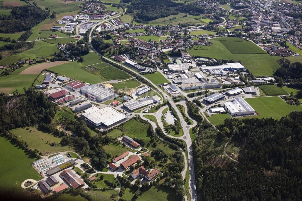 Luftbild Hutthurm - Gewerbegebiet und Firmenansiedlung in Hutthurm im Bundesland Bayern, Deutschland