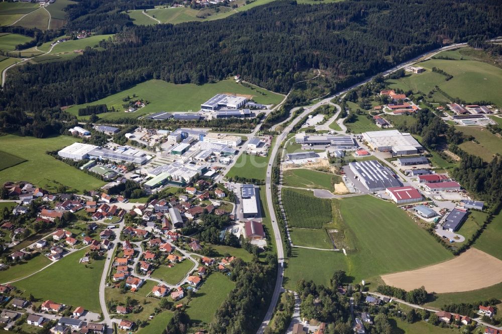 Hutthurm von oben - Gewerbegebiet und Firmenansiedlung in Hutthurm im Bundesland Bayern, Deutschland