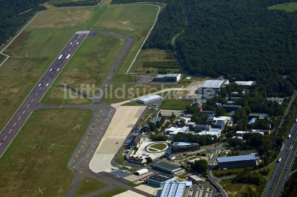 Luftbild Braunschweig - Gewerbegebiet am Flughafen im Ortsteil Waggum in Braunschweig im Bundesland Niedersachsen, Deutschland
