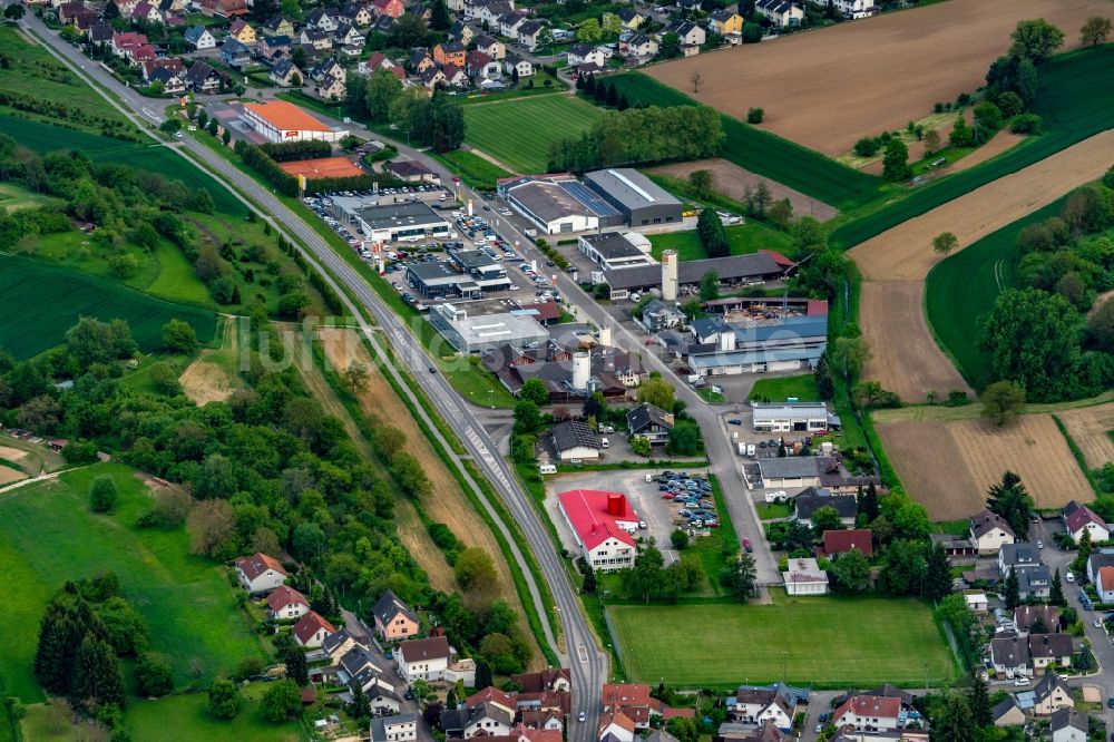 Heiligenzell aus der Vogelperspektive: Gewerbegebiet in Heiligenzell im Bundesland Baden-Württemberg, Deutschland