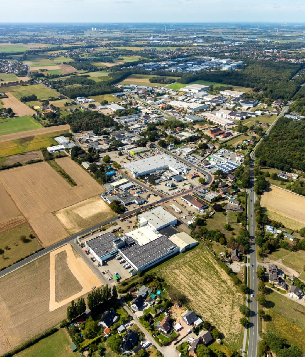 Luftaufnahme Kiwitt - Gewerbegebiet Holthausen Kiwitt in Voerde im Bundesland Nordrhein-Westfalen, Deutschland