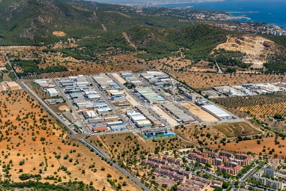 Calvia aus der Vogelperspektive: Gewerbegebiet Industriegebiet Calvia zwischen Carrer de Son Thomàs - Camí de Son Pillo - Ma-1014 in Calvia in Balearische Insel Mallorca, Spanien