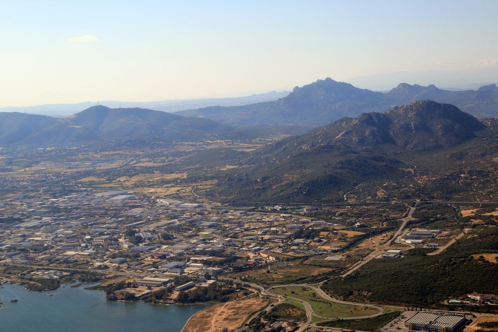 Luftaufnahme Olbia - Gewerbegebiet von Olbia auf der Insel Sardinien in Italien