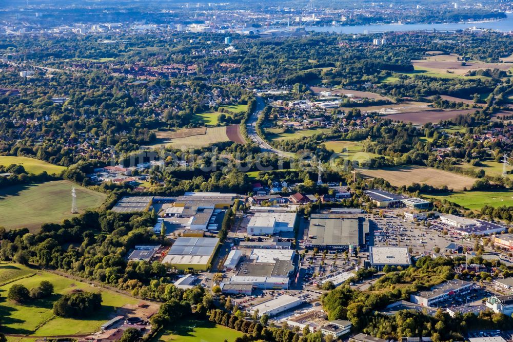 Luftaufnahme Schwentinental - Gewerbegebiet rund um das Einkaufszentrum Baltic Center in Schwentinental im Bundesland Schleswig-Holstein, Deutschland