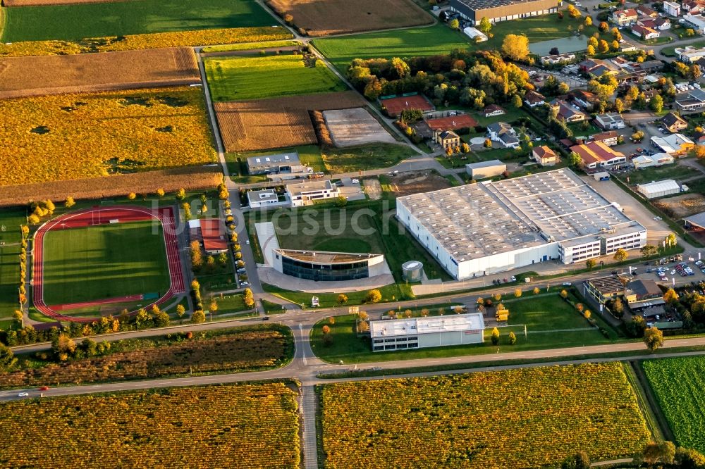 Luftaufnahme Malterdingen - Gewerbegebiet und Sportanlage in Malterdingen im Bundesland Baden-Württemberg, Deutschland