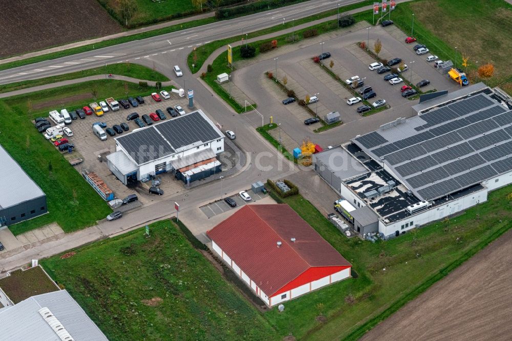 Luftaufnahme Altenheim - Gewerbegebiet mit Supermarkt im Osten von Altenheim im Bundesland Baden-Württemberg, Deutschland