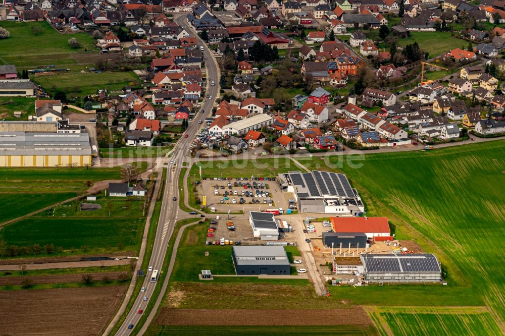 Luftaufnahme Altenheim - Gewerbegebiet mit Supermarkt im Osten von Altenheim im Bundesland Baden-Württemberg, Deutschland