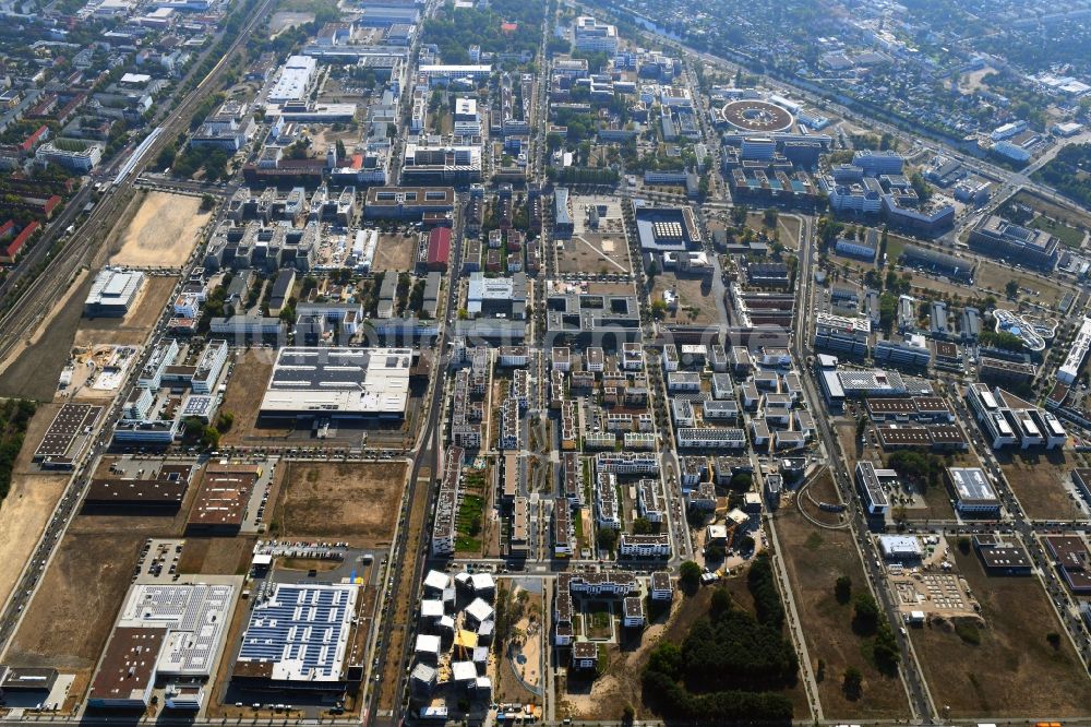 Luftaufnahme Berlin - Gewerbegebiet Technologiepark Adlershof im Ortsteil Adlershof - Johannisthal in Berlin, Deutschland