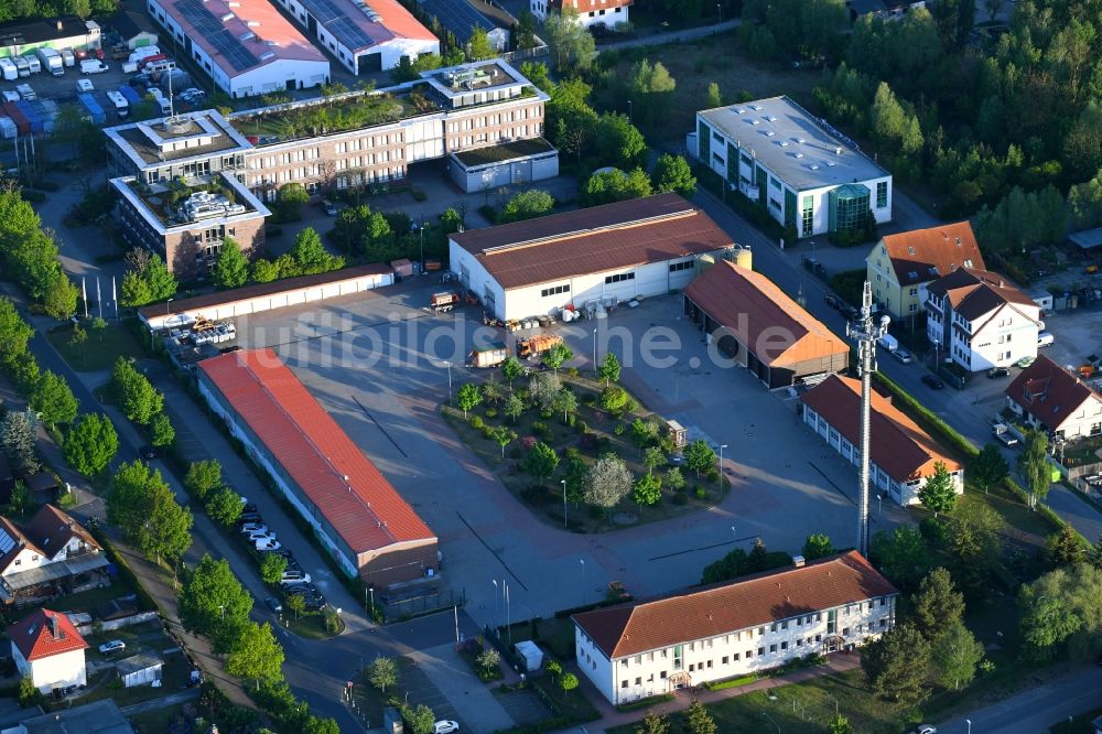 Luftaufnahme Birkenwerder - Gewerbegebiet zwischen dem Triftweg - An der Autobahn in Birkenwerder im Bundesland Brandenburg, Deutschland