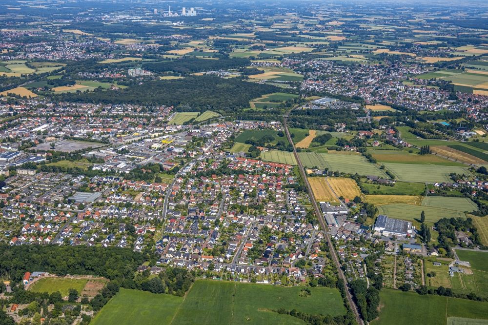 Luftbild Hamm - Gewerbegebäude im Wohngebiet einer Einfamilienhaus- Siedlung in den Außenbezirken am Stadtrand in Hamm im Bundesland Nordrhein-Westfalen, Deutschland