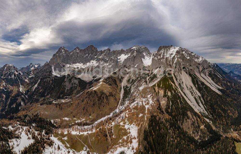 Schladming aus der Vogelperspektive: Gipfel Dachsteinmassiv in der Felsen- und Berglandschaft in Ramsau am Dachstein in Steiermark, Österreich