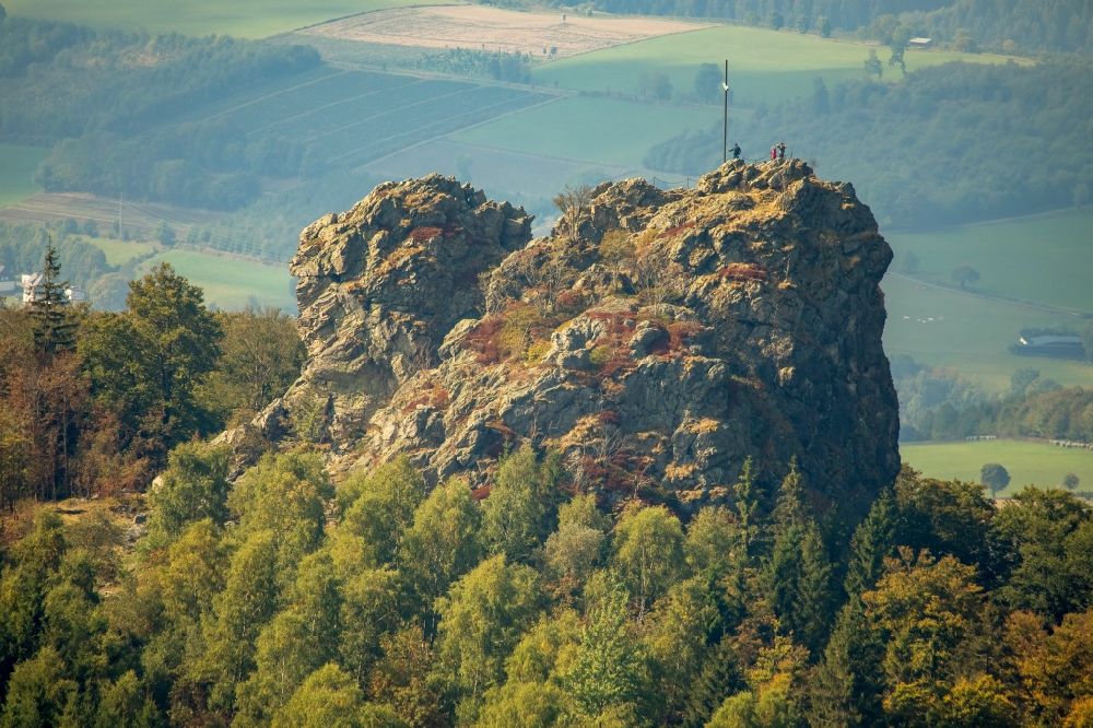 Luftbild Olsberg - Gipfel der Feldstein - Landschaft Bruchhauser Steine in der Felsen- und Berglandschaft in Olsberg im Bundesland Nordrhein-Westfalen, Deutschland