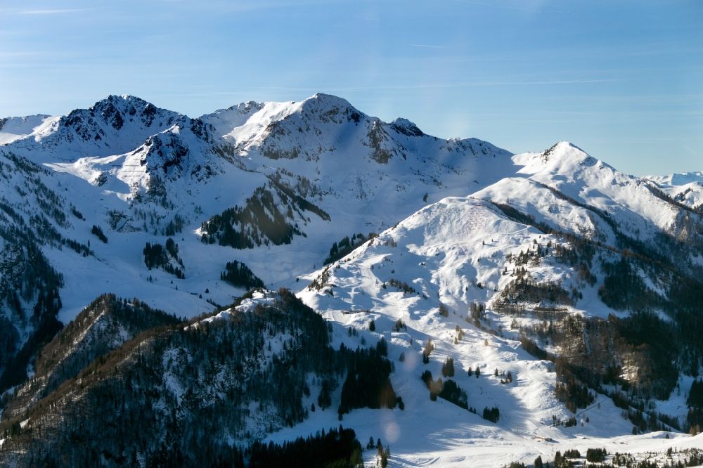 Fieberbrunn aus der Vogelperspektive: Gipfel in der Felsen- und Berglandschaft in Fieberbrunn in Tirol, Österreich