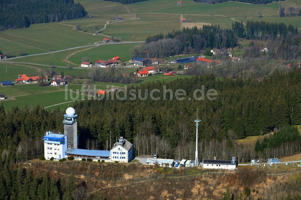 Luftbild Hohenpeißenberg - Gipfel des Hohen Peißenbergs mit Wetterstation bei Hohenpeißenberg im Bundesland Bayern