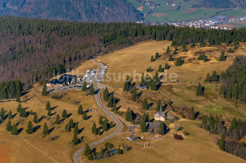 Luftaufnahme Simonswald - Gipfel des Kandel, Berglandschaft im Ortsteil Sankt Peter in Waldkirch im Bundesland Baden-Württemberg