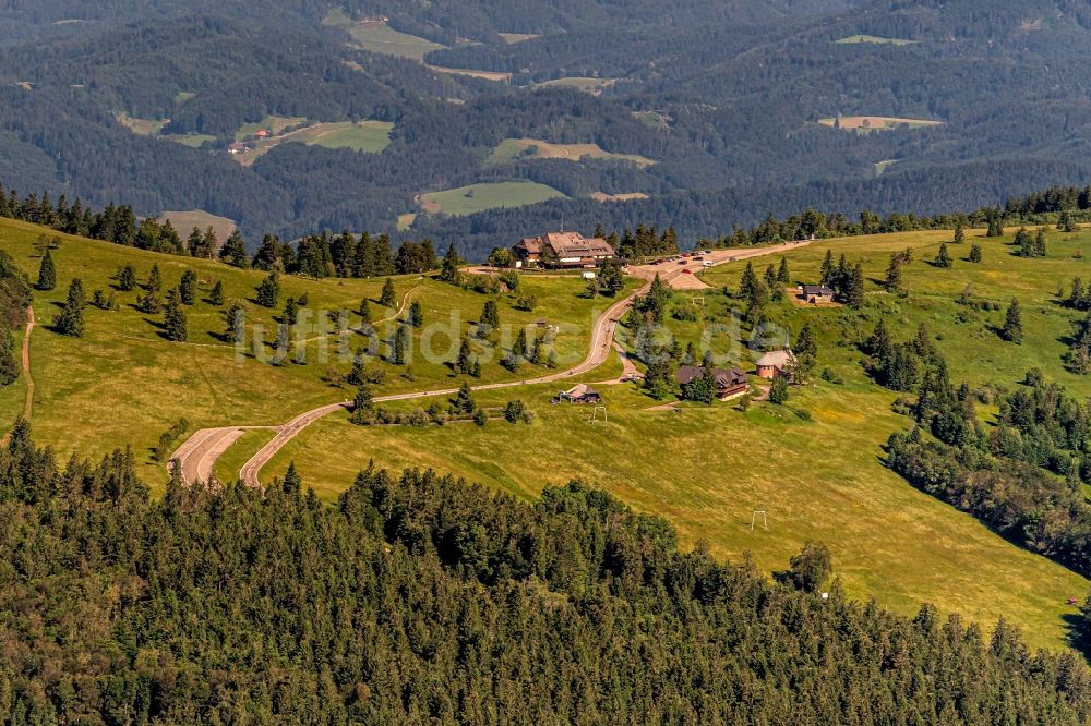 Luftaufnahme Waldkirch - Gipfel Kandel im Schwarzwald in der Felsen- und Berglandschaft in Waldkirch im Bundesland Baden-Württemberg, Deutschland