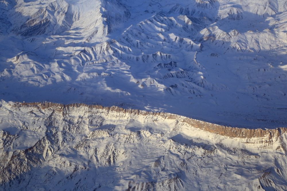 Luftbild Siirt - Gipfel im Südöstlichen Taurus in der Felsen- und Berglandschaft Ostanatoliens bei Siirt in der Türkei
