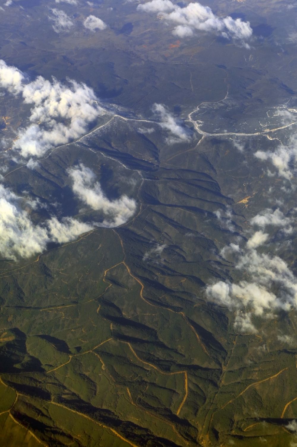 Luftaufnahme Nunomoral - Gipfel der Sierra de Francia in der Felsen- und Berglandschaft bei Nunomoral in Extremadura, Spanien