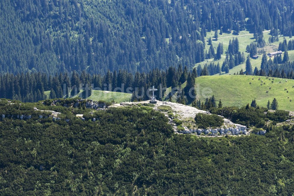 Luftaufnahme Rottach-Egern - Gipfel des Wallberg mit Gipfelkreuz in der Felsen- und Berglandschaft in Rottach-Egern im Bundesland Bayern, Deutschland