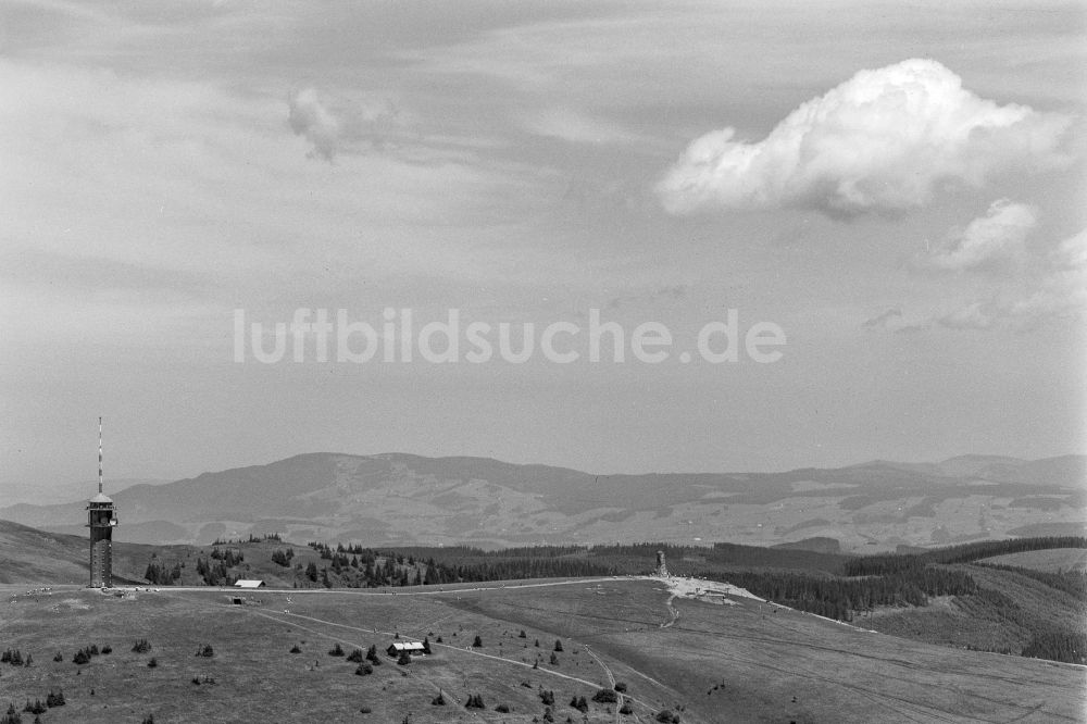 Luftbild Feldberg (Schwarzwald) - Gipfelregion des Feldberg im Schwarzwald in der Berglandschaft in Feldberg (Schwarzwald) im Bundesland Baden-Württemberg