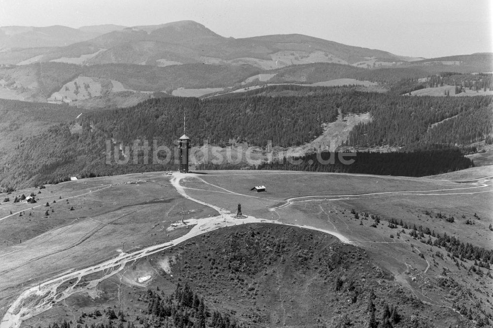 Luftaufnahme Feldberg (Schwarzwald) - Gipfelregion des Feldberg im Schwarzwald in der Berglandschaft in Feldberg (Schwarzwald) im Bundesland Baden-Württemberg