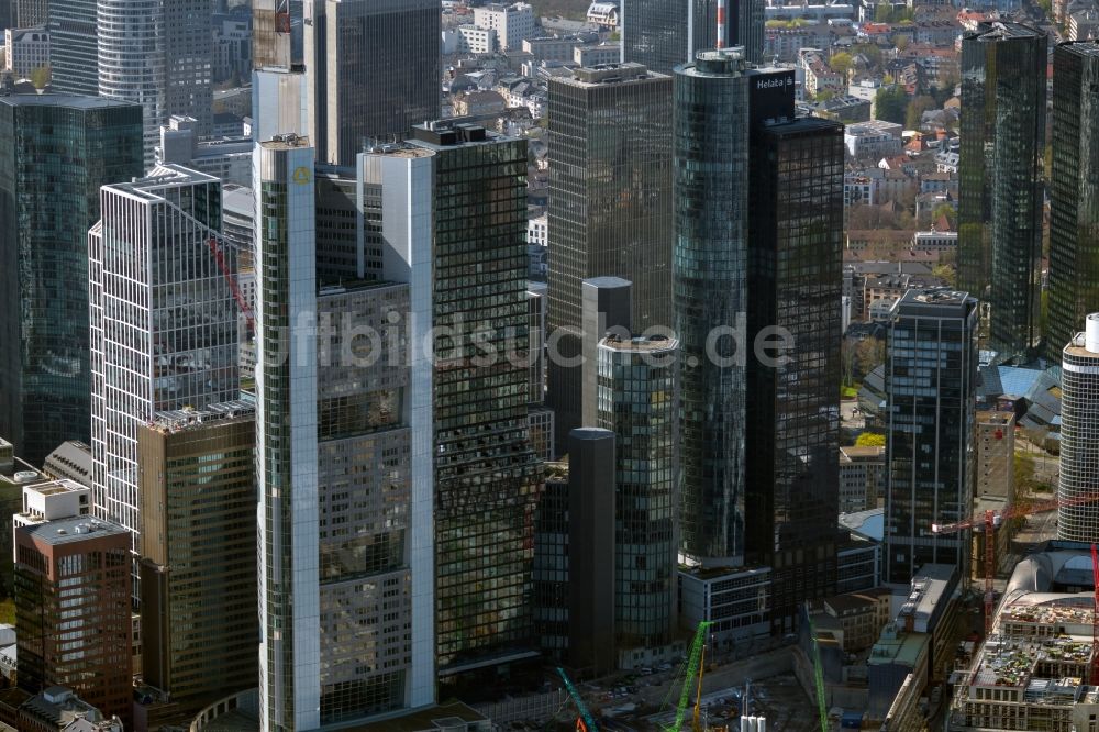 Luftbild Frankfurt am Main - Glasfassaden der Hochhaus- Gebäude in Frankfurt am Main im Bundesland Hessen, Deutschland