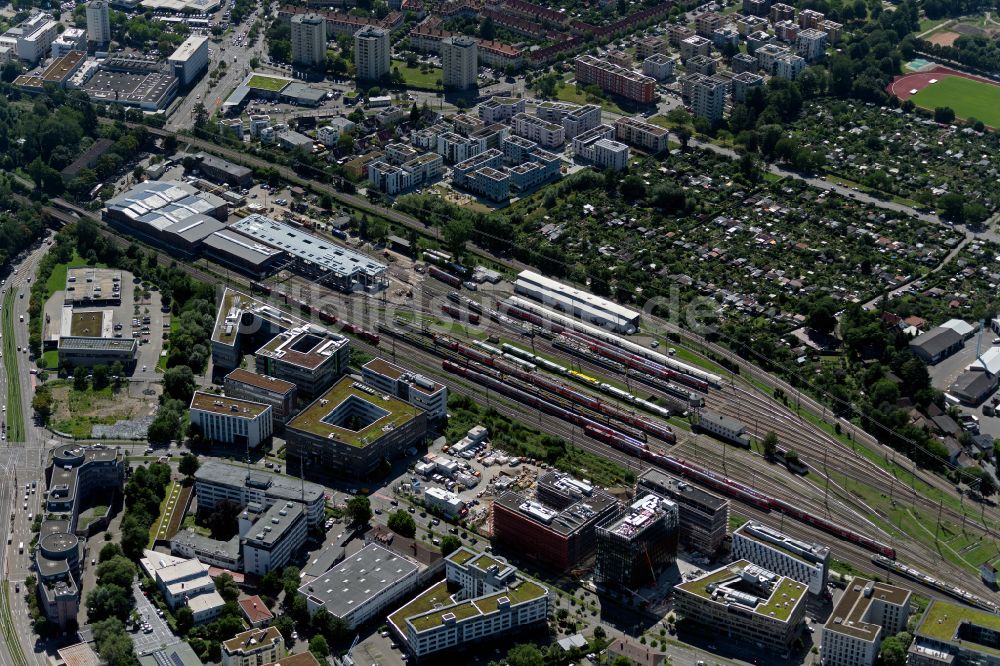 Luftaufnahme Freiburg im Breisgau - Gleisanlagen, Bahnbetriebswerk und Bahnhof in Freiburg im Breisgau im Bundesland Baden-Württemberg, Deutschland