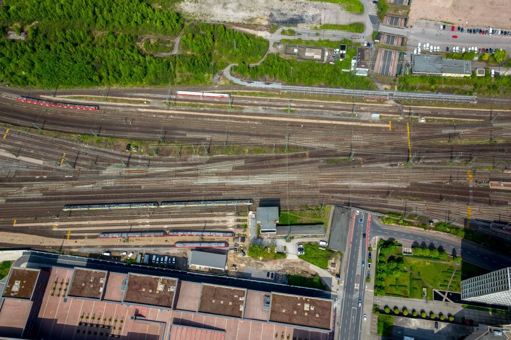 Luftaufnahme Dortmund - Gleisanlagen der im Bahnhofsbereich des Hauptbahnhof Dortmund in Dortmund im Bundesland Nordrhein-Westfalen, Deutschland
