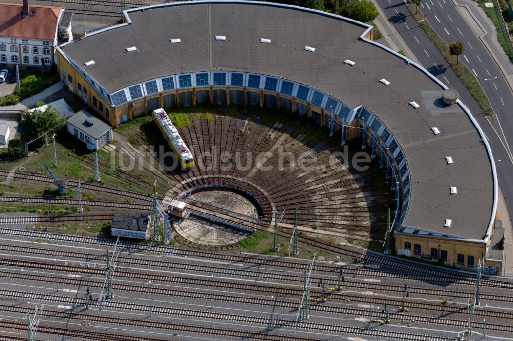 Luftbild Leipzig - Gleisanlagen am Rundschuppen - Triebfahrzeughalle des Bahn- Betriebswerkes in Leipzig im Bundesland Sachsen, Deutschland