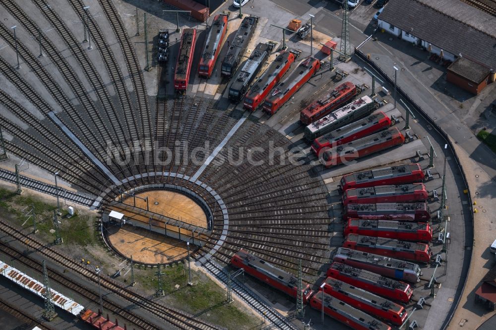 Luftbild Nürnberg - Gleisanlagen am Rundschuppen - Triebfahrzeughalle des Bahn- Betriebswerkes im Ortsteil Rangierbahnhof in Nürnberg im Bundesland Bayern, Deutschland