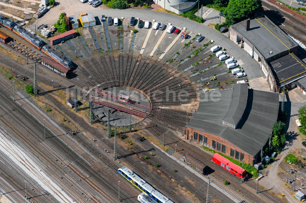 Luftaufnahme Bremen - Gleisanlagen am Rundschuppen - Triebfahrzeughalle am Hauptbahnhof in Bremen, Deutschland