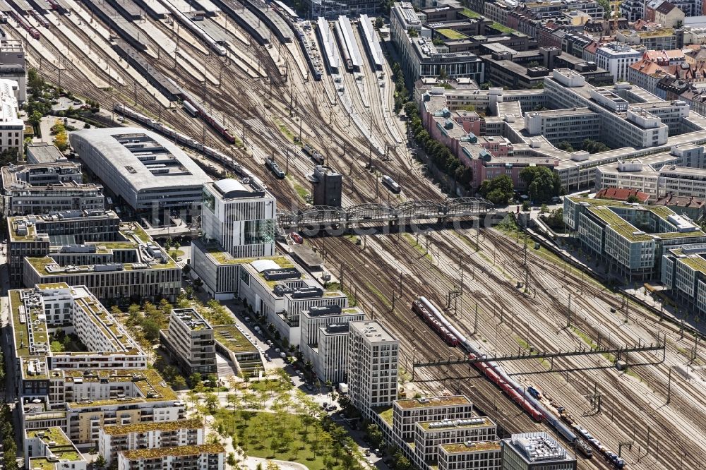 München aus der Vogelperspektive: Gleise im Bereich der Hackerbrücke nahe des Hauptbahnhofes in München im Bundesland Bayern