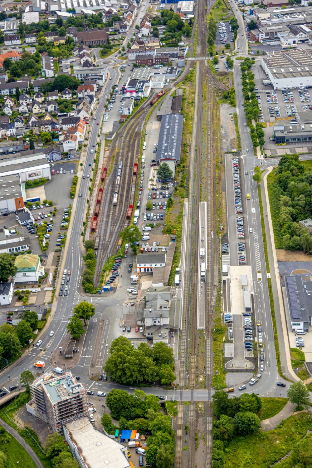 Luftbild Arnsberg - Gleisverlauf am Bahnhof der Deutschen Bahn Neheim-Hüsten in Arnsberg im Bundesland Nordrhein-Westfalen, Deutschland