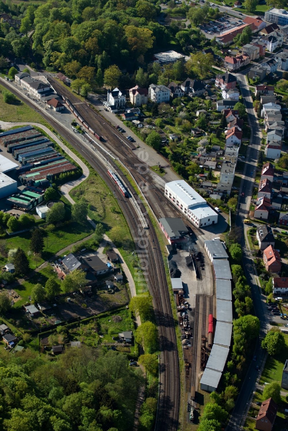 Luftbild Bad Doberan - Gleisverlauf und Bahnhofsgebäude Bahnhof Bad Doberan der Deutschen Bahn im Bundesland Mecklenburg-Vorpommern, Deutschland