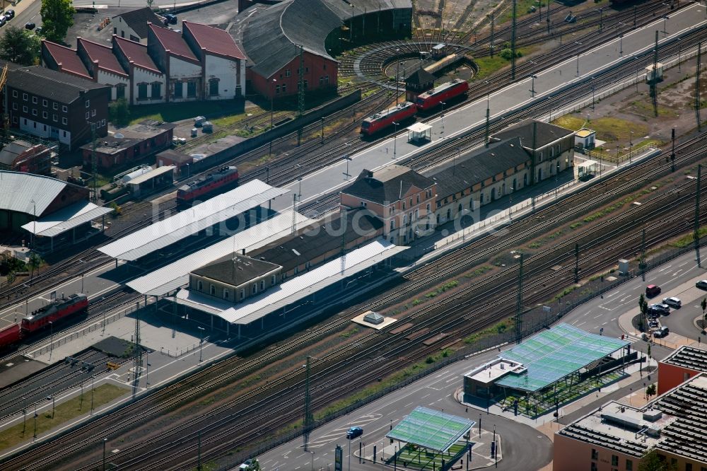 Bebra von oben - Gleisverlauf und Bahnhofsgebäude des Bahnhofs Bebra der Deutschen Bahn in Bebra im Bundesland Hessen, Deutschland
