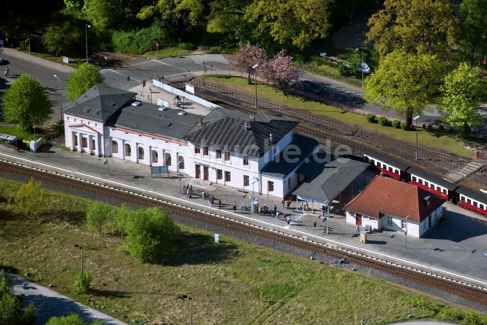 Luftbild Bad Doberan - Gleisverlauf und Bahnhofsgebäude der Deutschen Bahn in Bad Doberan im Bundesland Mecklenburg-Vorpommern, Deutschland