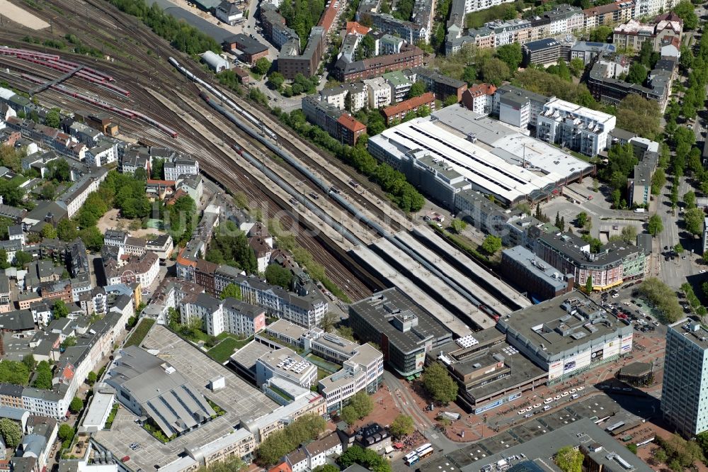 Luftbild Hamburg - Gleisverlauf und Bahnhofsgebäude der Deutschen Bahn am Bahnhof Hamburg-Altona in Hamburg, Deutschland