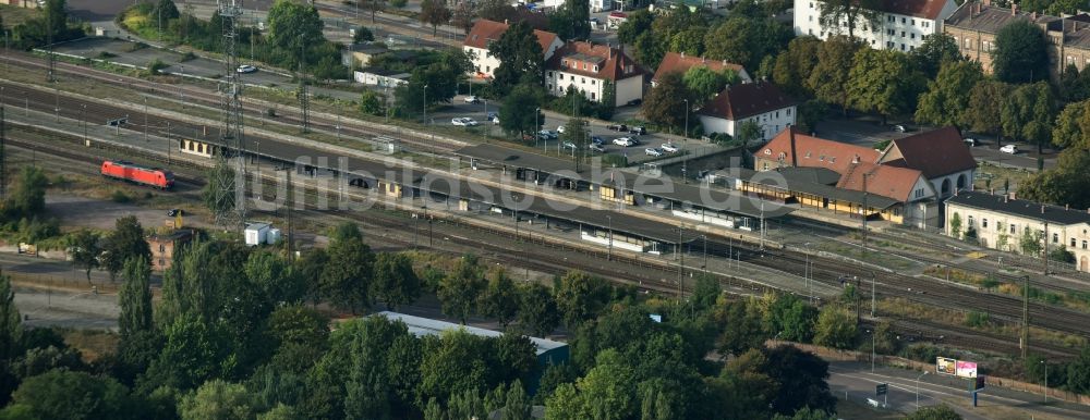 Luftbild Köthen (Anhalt) - Gleisverlauf und Bahnhofsgebäude der Deutschen Bahn des Bahnhof Köthen in Köthen (Anhalt) im Bundesland Sachsen-Anhalt