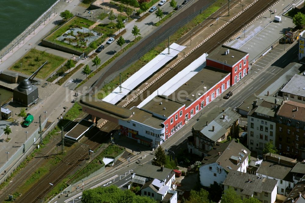 Luftaufnahme Bingen am Rhein - Gleisverlauf und Bahnhofsgebäude der Deutschen Bahn in Bingen am Rhein im Bundesland Rheinland-Pfalz, Deutschland