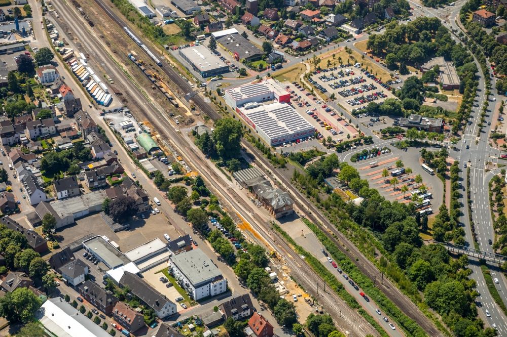 Luftaufnahme Dorsten - Gleisverlauf und Bahnhofsgebäude der Deutschen Bahn in Dorsten im Bundesland Nordrhein-Westfalen, Deutschland