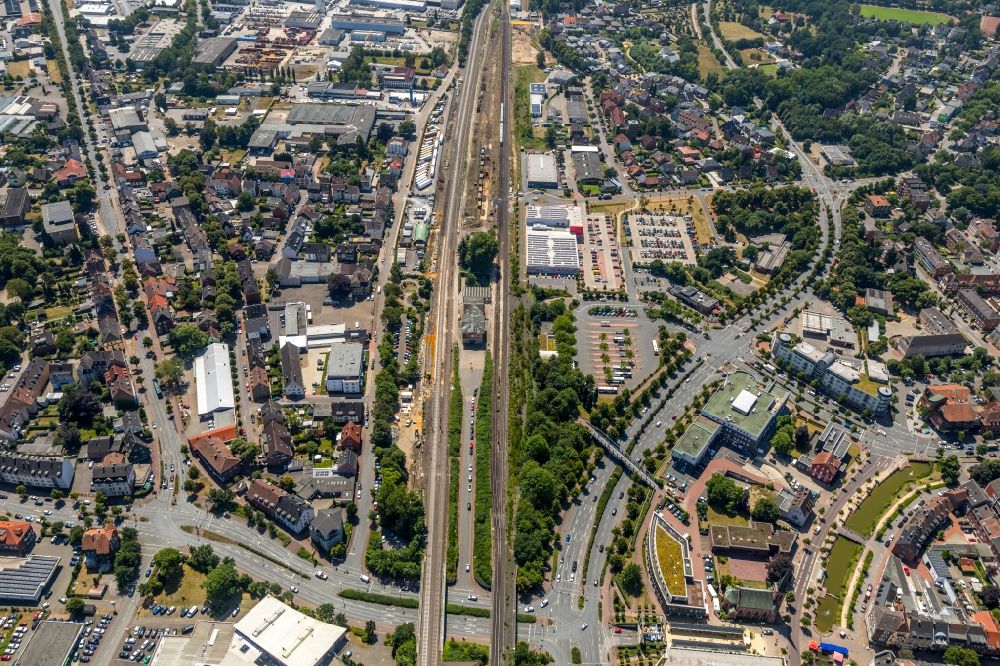 Dorsten aus der Vogelperspektive: Gleisverlauf und Bahnhofsgebäude der Deutschen Bahn in Dorsten im Bundesland Nordrhein-Westfalen, Deutschland