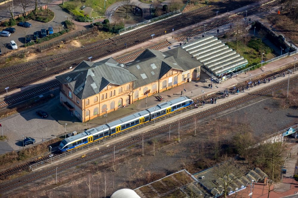 Luftbild Dorsten - Gleisverlauf und Bahnhofsgebäude der Deutschen Bahn in Dorsten im Bundesland Nordrhein-Westfalen, Deutschland
