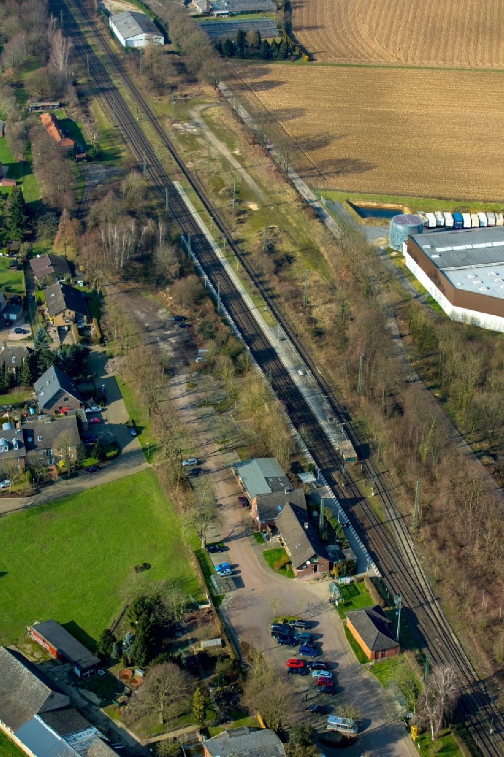 Luftbild Rees - Gleisverlauf und Bahnhofsgebäude der Deutschen Bahn Empel-Rees in Rees im Bundesland Nordrhein-Westfalen